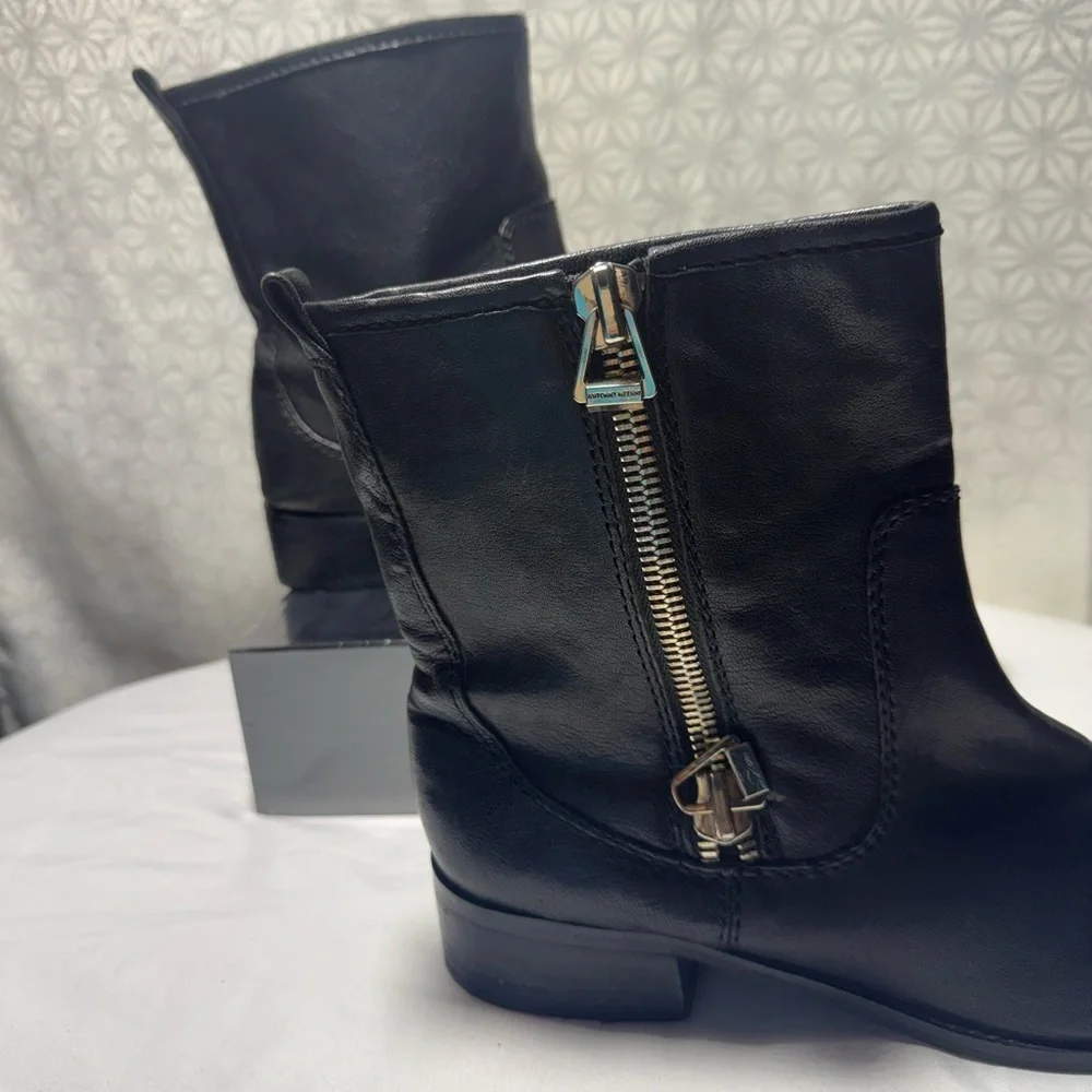 Antonio Melani Black Leather Ankle Boots Size 8.5 Side Zip